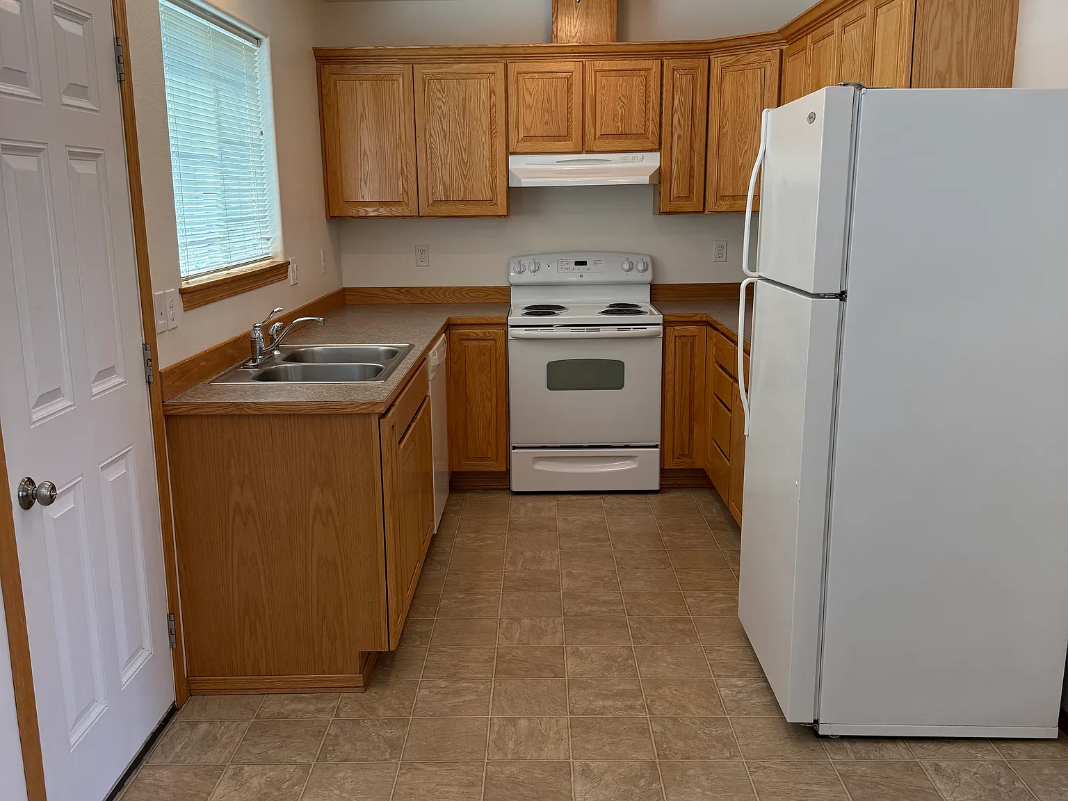 1015 N Baker Ave — Photo 1