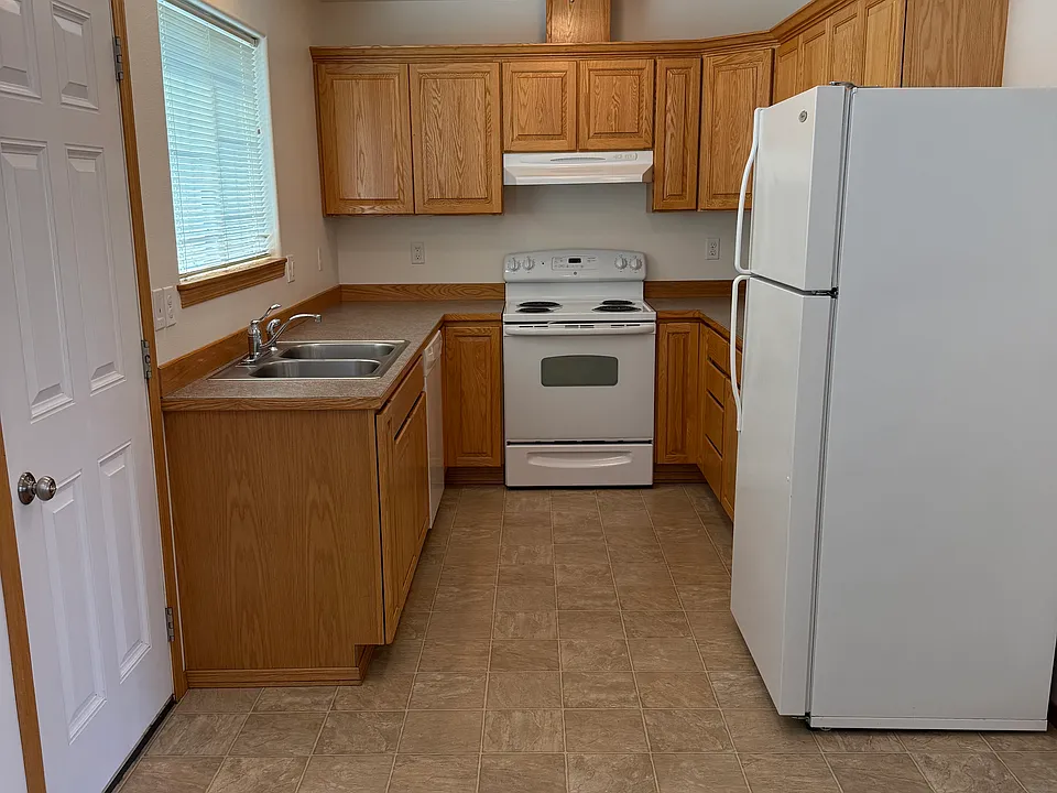 1050 N Alvin Ct #5