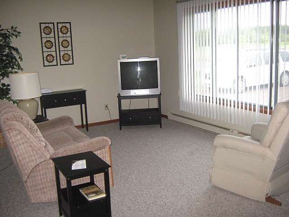 3rd image of 608 S 7th St