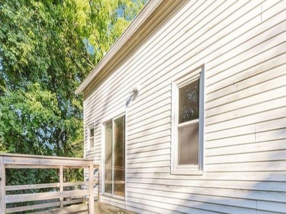 3rd image of 15 Hope Ct