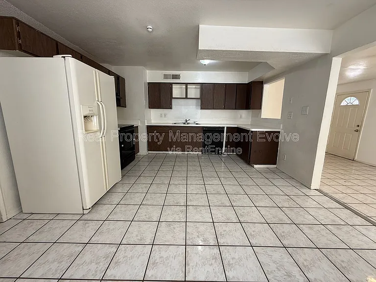 13829 N 48th Ave — Photo 9