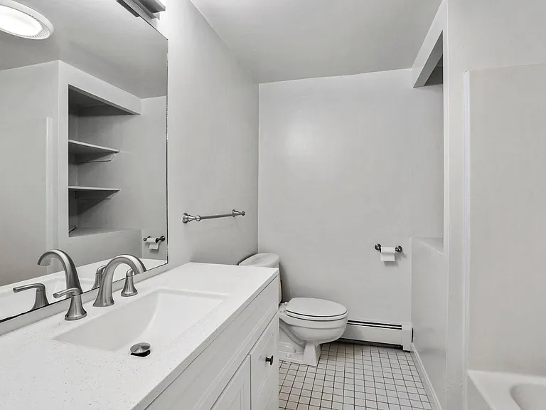 190 W 7th St #1 — Photo 20