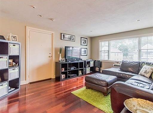 4th image of 479 Sea St APT 5
