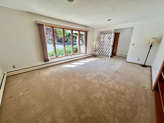 4th image of 300 N Hill St
