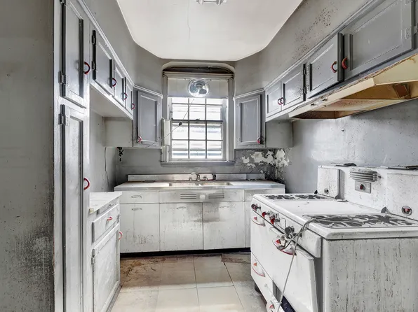 452 Marine Avenue image 7 of 19