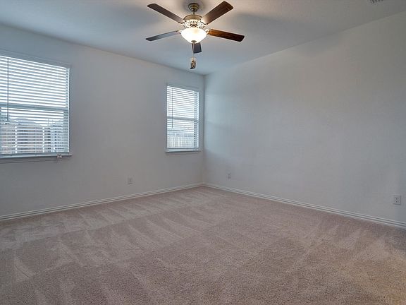 3rd image of 1404 Deerfield Dr