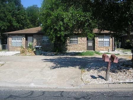 2nd image of 810 San Saba Dr