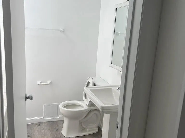 2302 Oak St #3 — Photo 7