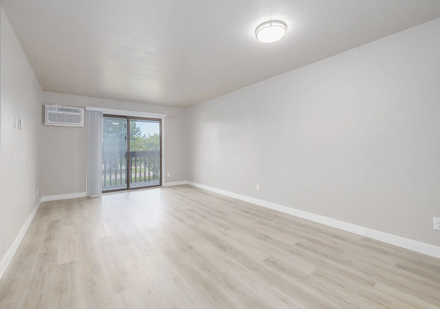 1105 Rock Ave — Photo 1