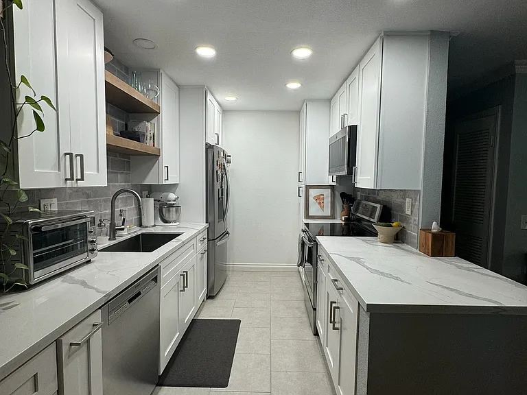 2828 Famosa Blvd — Photo 3