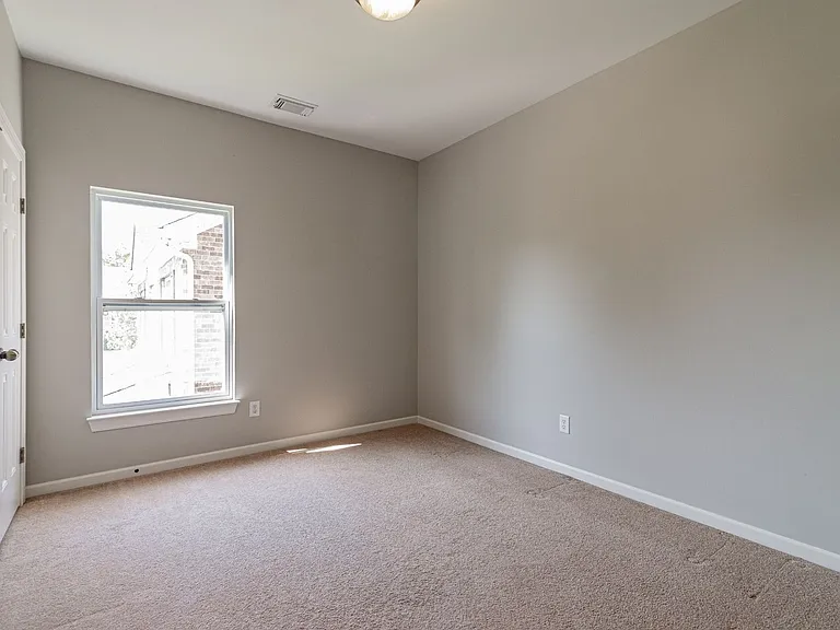 412 Meadowcrest Cir — Photo 17