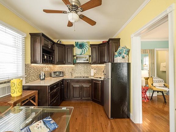 3rd image of 321 Margaret St