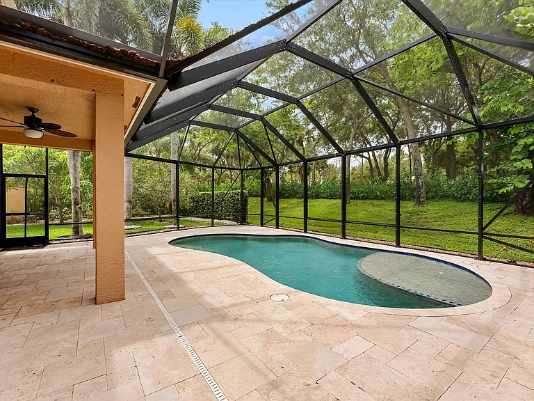 8882 Hidden Acres Dr — Photo 16