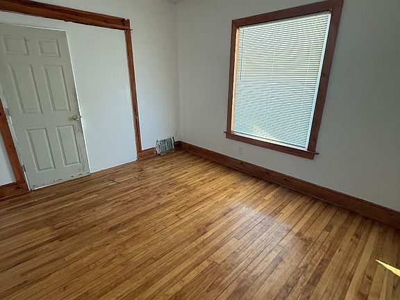 2nd image of 920 Park St