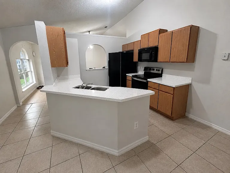 12723 Parkbury Dr — Photo 2