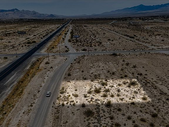 2nd image of 581 N Frontage Rd