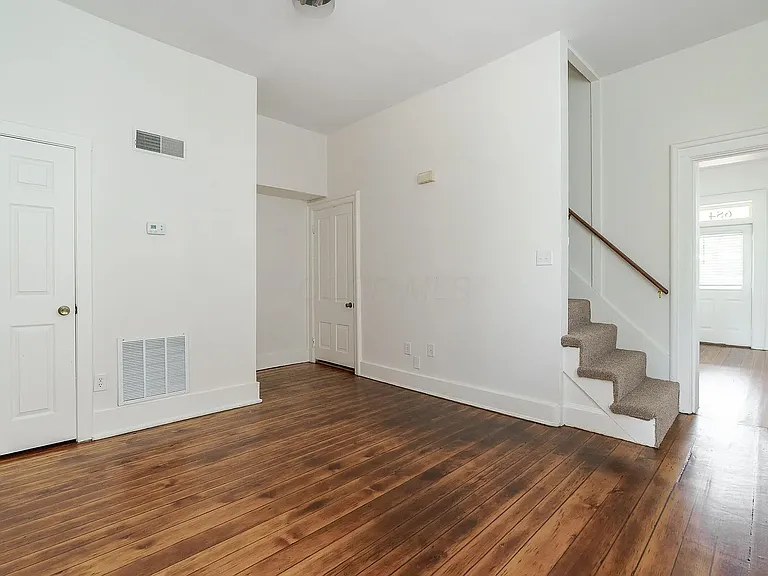684 Hamlet St — Photo 5