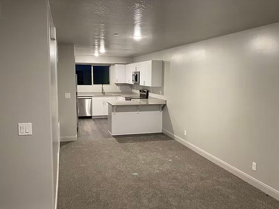 3rd image of 128 N Lone Rock Dr