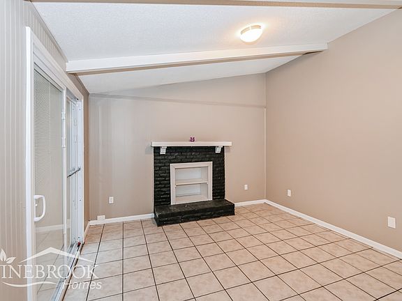 3rd image of 4994 Simsbury Dr