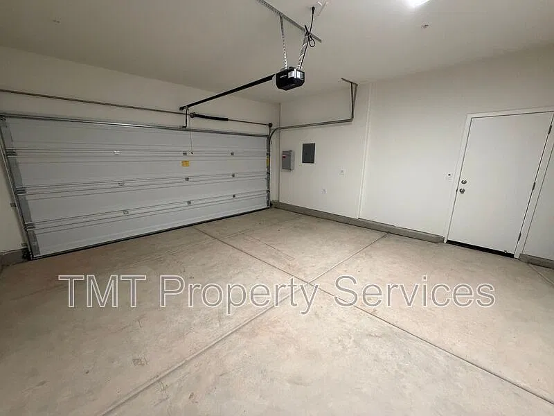 4 bed, 3.0 bath, 1844 sqft, $3,800 — Photo 2