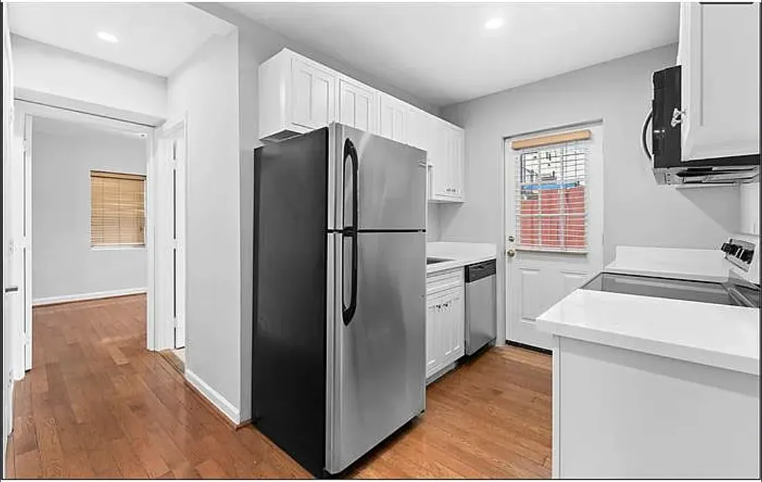 2 bed, 800 sqft, $2,800 — Photo 3