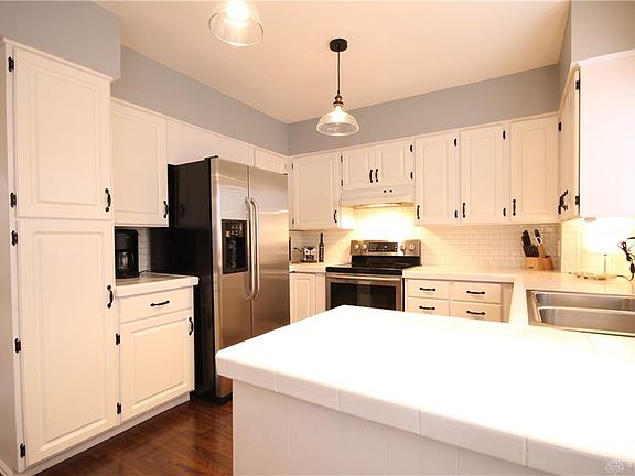 3rd image of 152 Lyons Dr