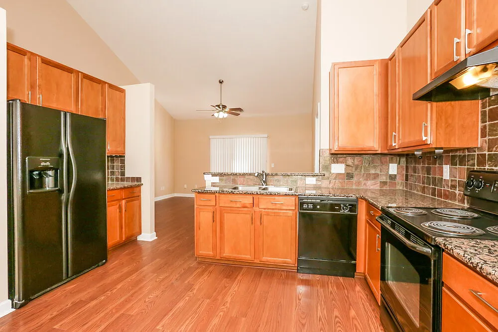 3 bed, 2.5 bath, 1266 sqft, $1,950 — Photo 4