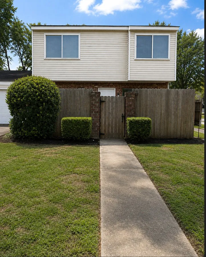 2 bed, 1.5 bath, 1248 sqft, $1,300 — Photo 1