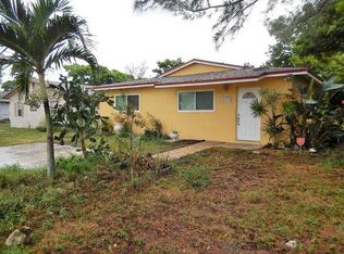242 SW 5th St, Deerfield Beach, FL 33441