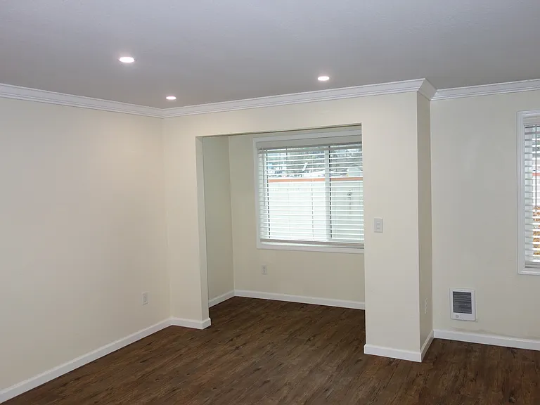 Heatherstone Park Apartments — Photo 20