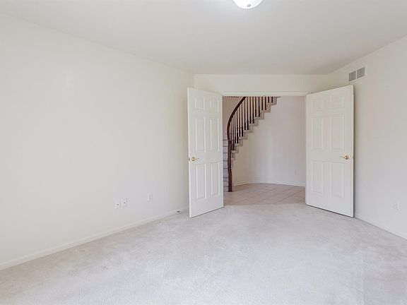 4th image of 2818 Leslie Park Cir