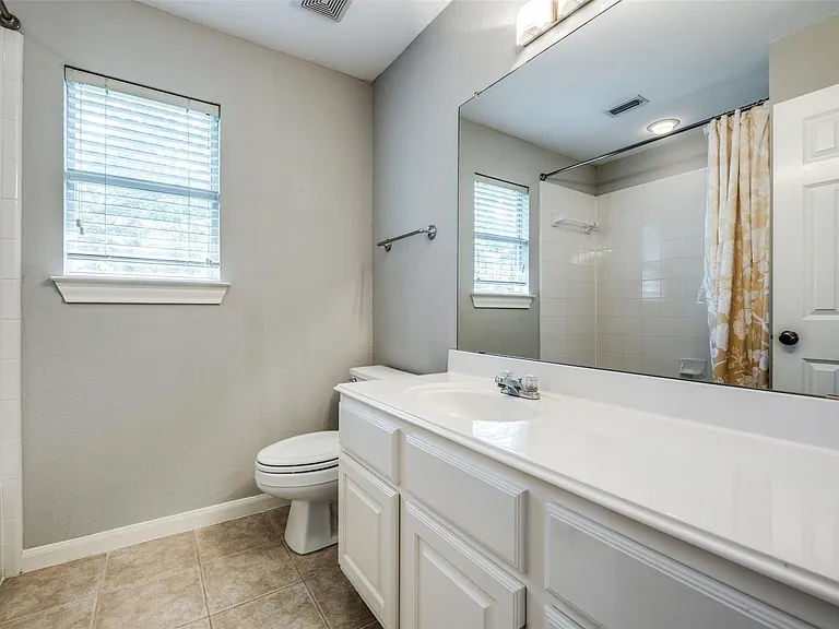Second bedroom bath