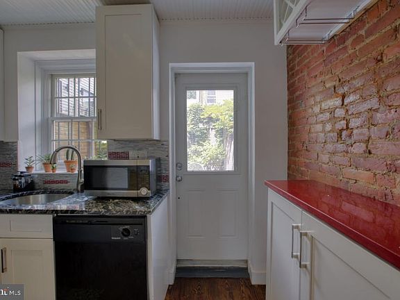 3rd image of 357 Reno St