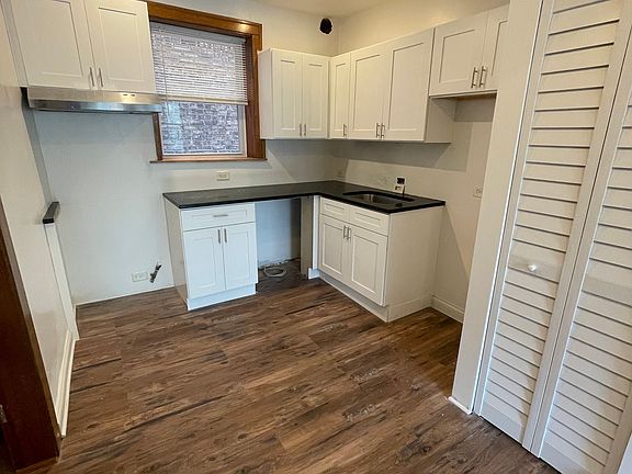 2nd image of 3001 N Leclaire Ave #1