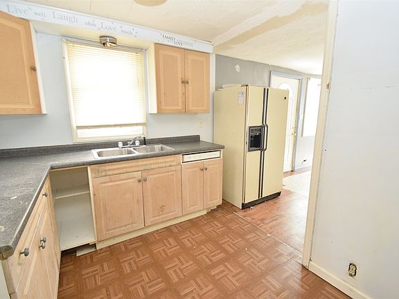 5th image of 2501 N Maplewood Ave