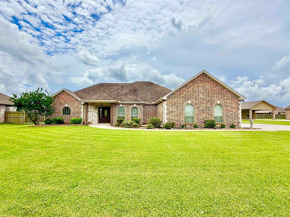 1st image of 629 Pioneer Dr