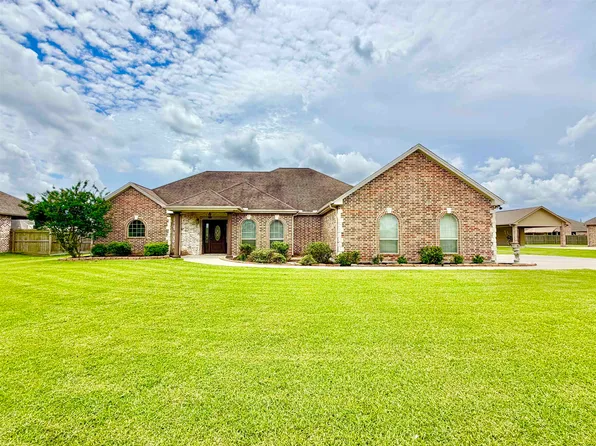 629 Pioneer Dr, Bridge City, TX 77611