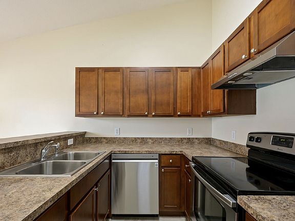 3rd image of 2082 Foxwood Dr