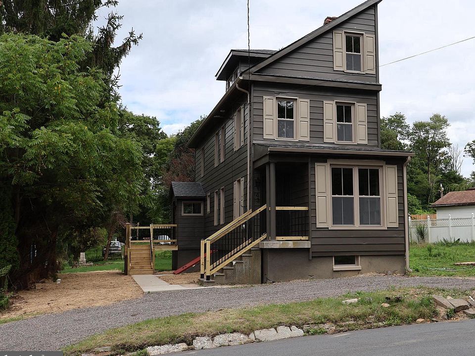 1st image of 43 Main St
