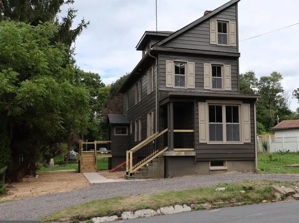 43 Main St, Tremont, PA 17981
