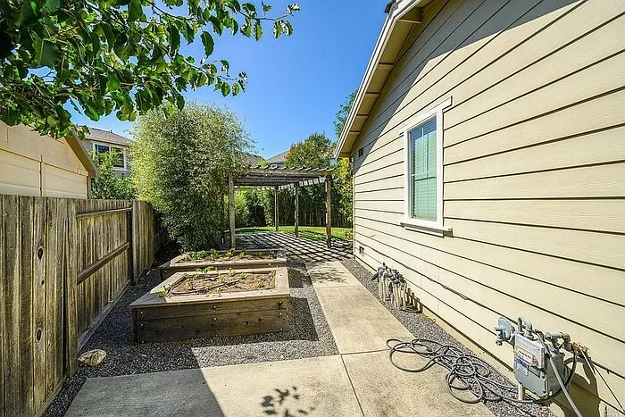 2040 Autumn Walk Dr — Photo 12