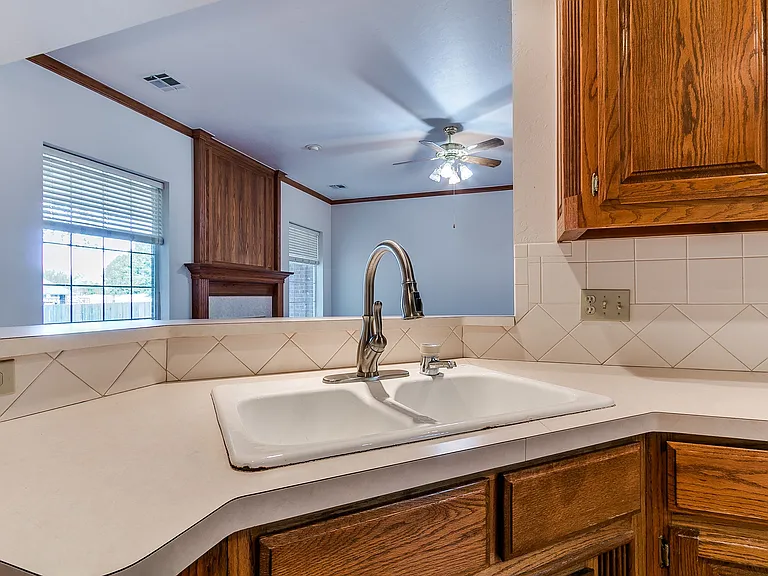 2913 Daybreak Dr — Photo 36