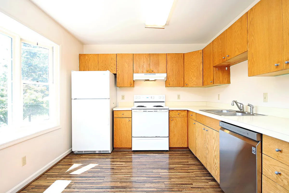 Building Photo - 524 Woodmont Dr