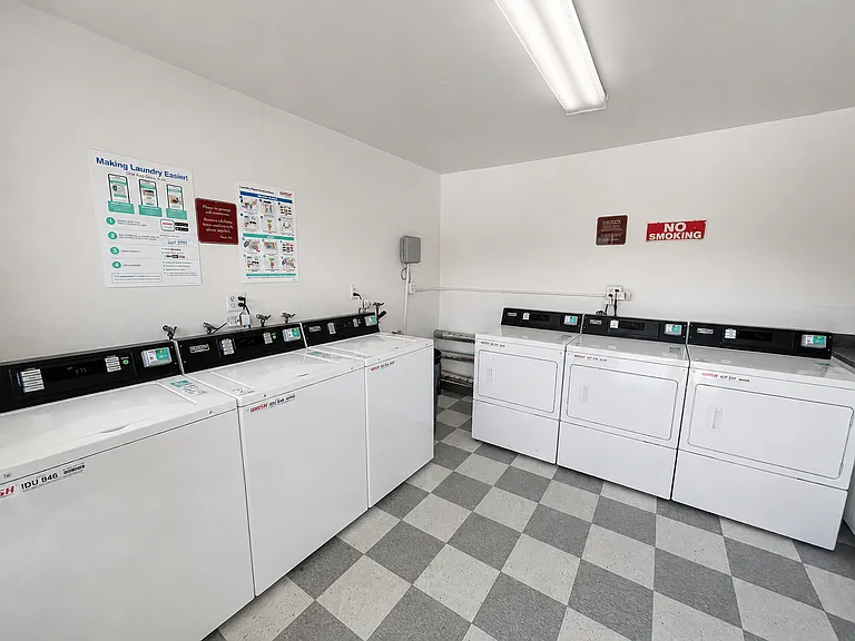 Casa Madrid Apartments — Photo 43