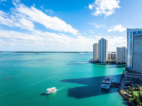 3rd image of 50 Biscayne Boulevard #1511
