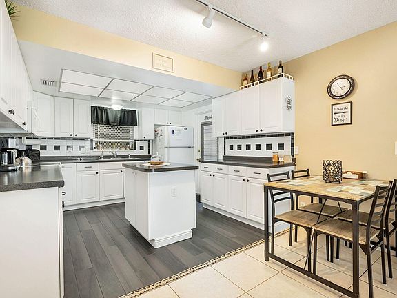 3rd image of 312 NE 17th Avenue #101