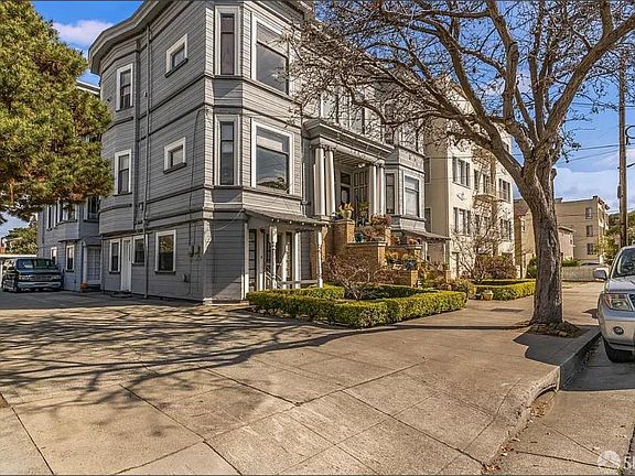 2nd image of 739 Santa Clara Ave
