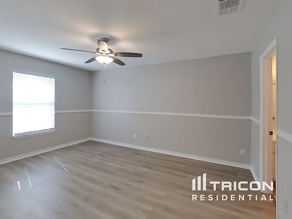 5th image of 2031 Willesdon Dr W