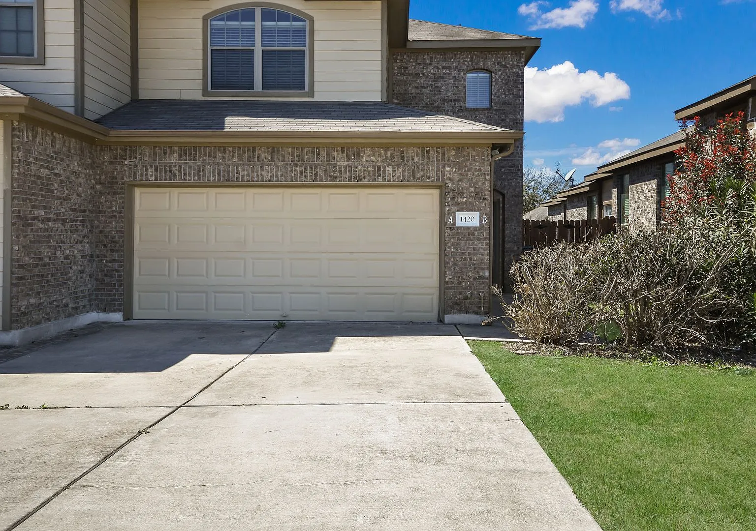 3 Bedroom Duplex Located In Hutto, Texas! — Photo 1