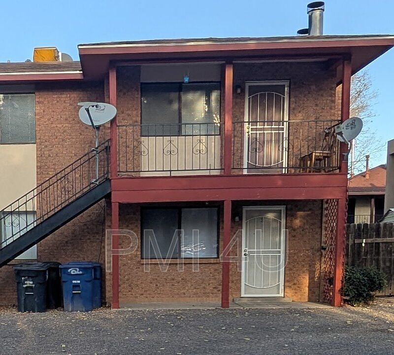 1st image of 315 Dorado Pl SE Unit B